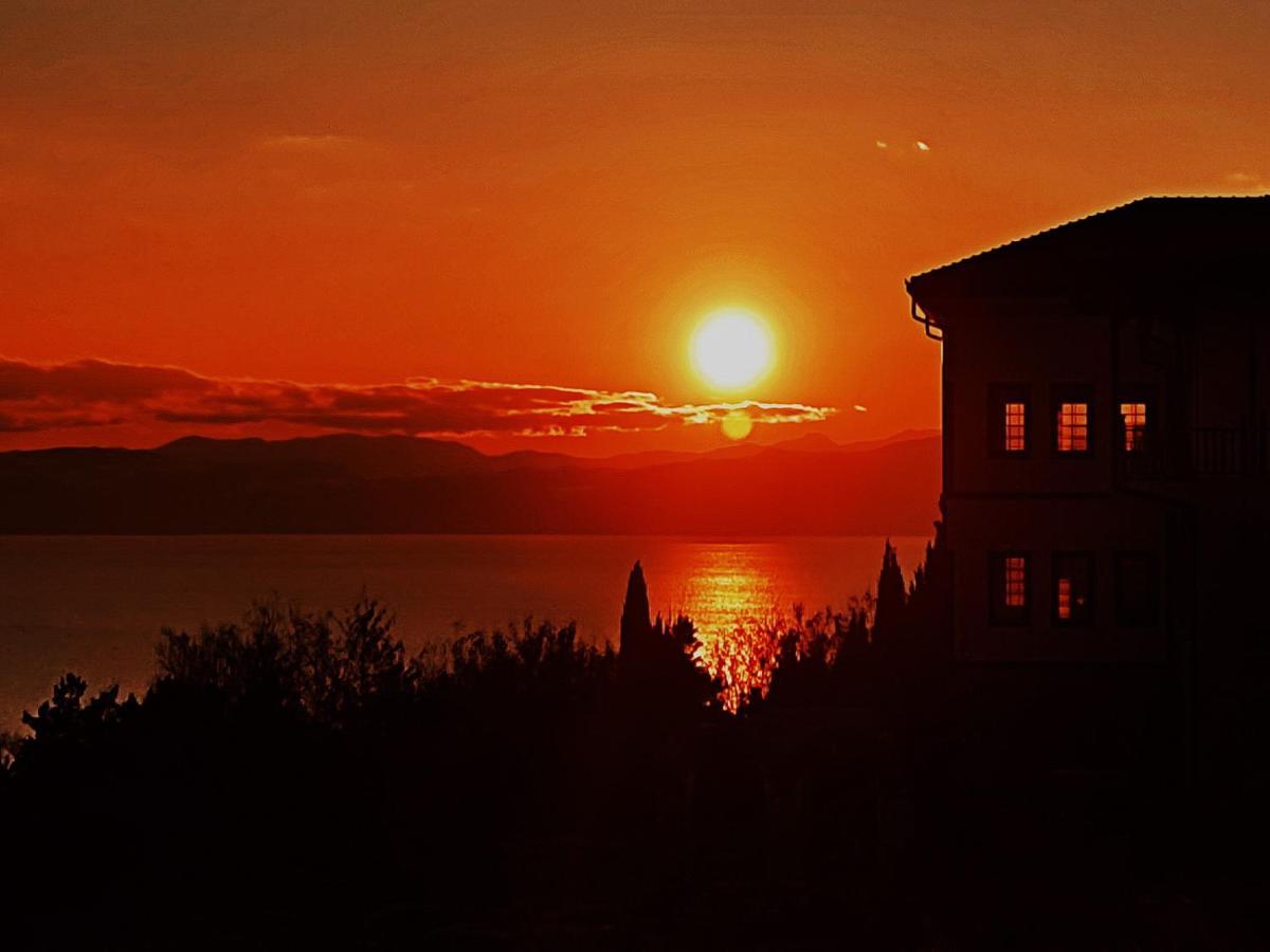 Zura Apartments Ohrid Bagian luar foto