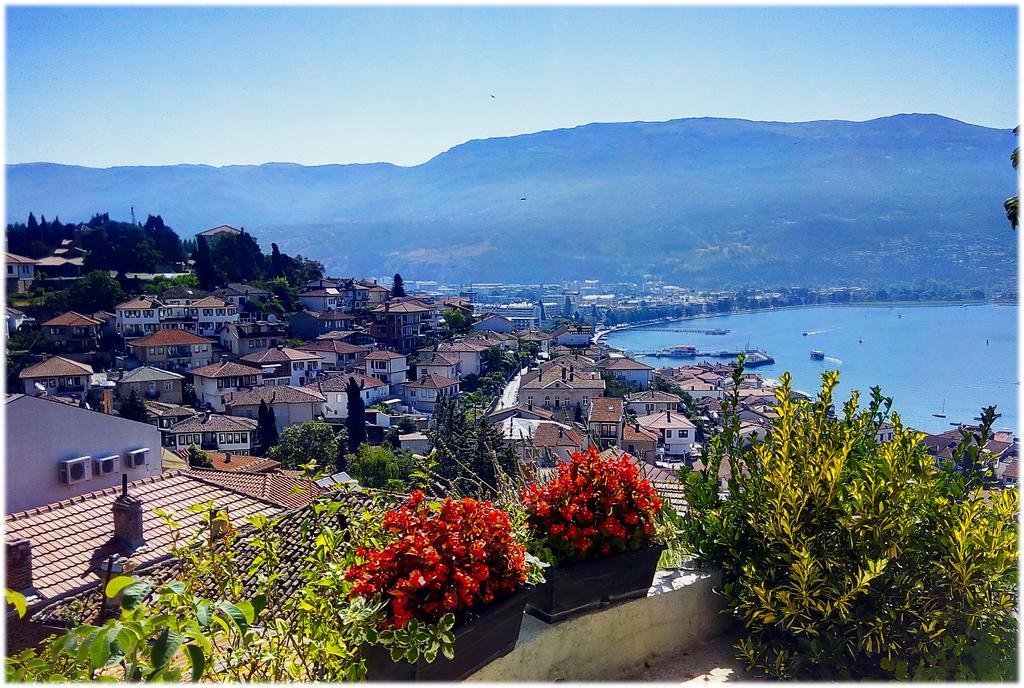 Zura Apartments Ohrid Bagian luar foto