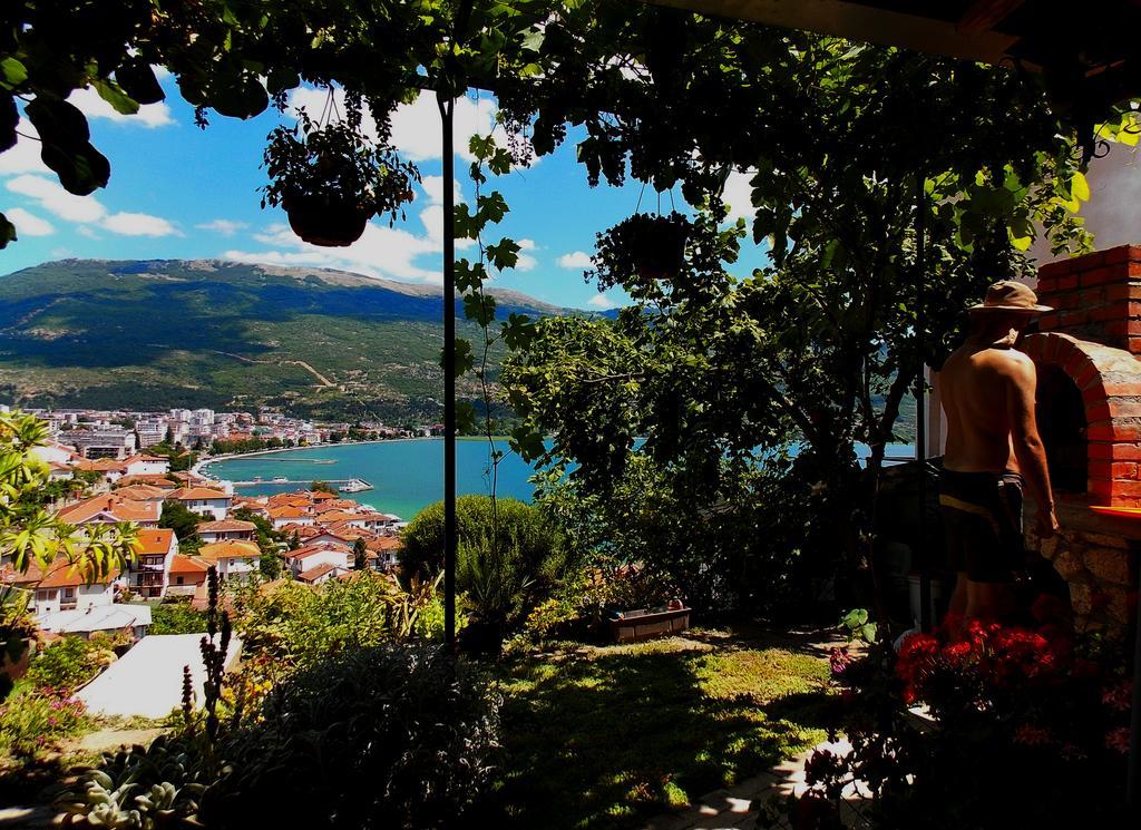 Zura Apartments Ohrid Bagian luar foto